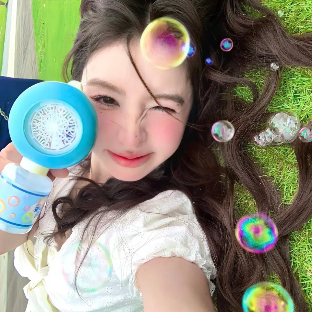穿黄靴子的女孩